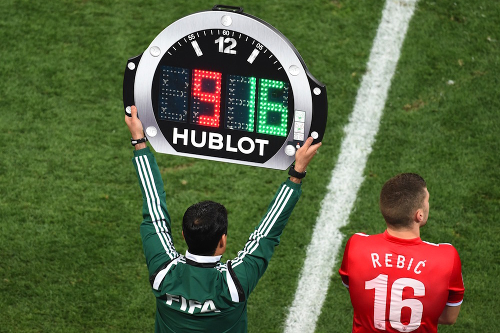 Một trận bóng đá bao nhiêu phút?